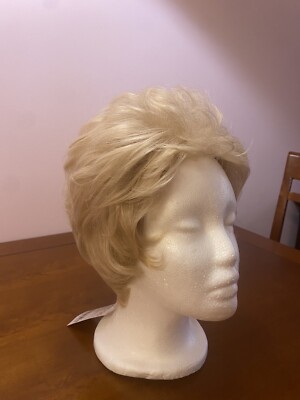 Womens Short Wavy Synthetic Wig Medium Blond