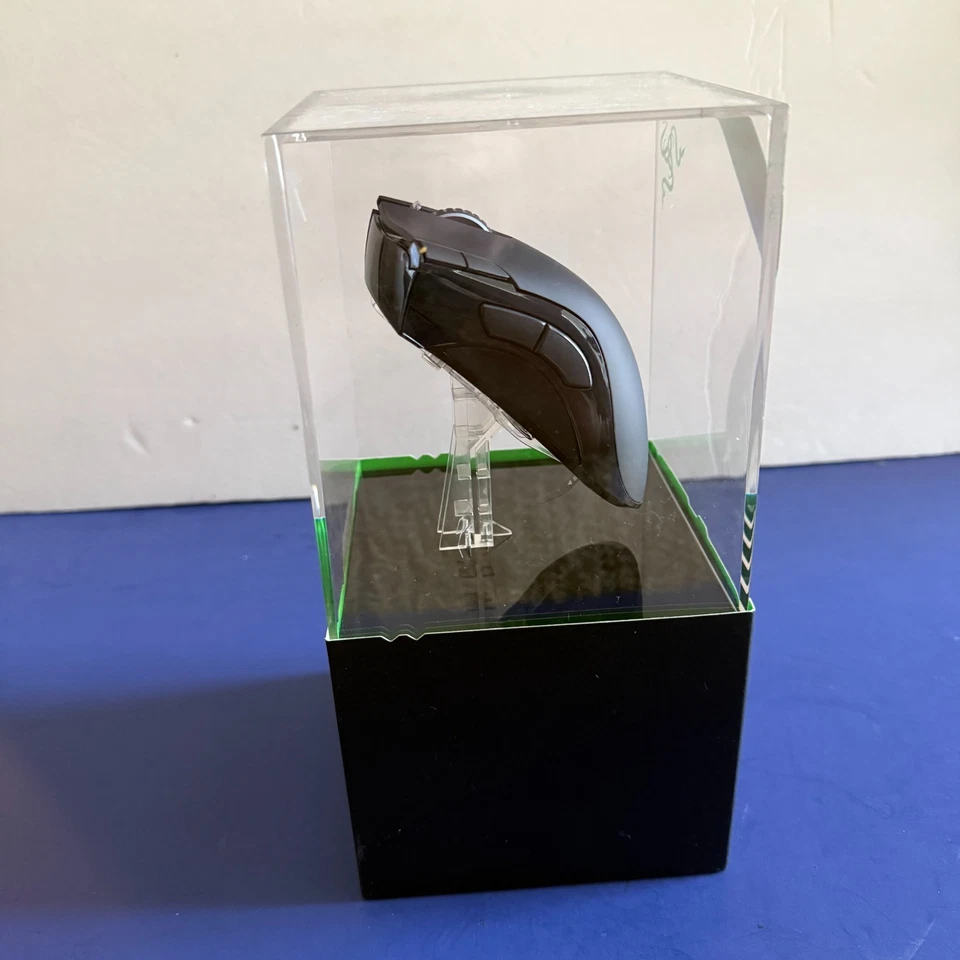 NEW SEALED Razer Mamba 2012 4G Wireless Optical Gaming Mouse With Charging Dock - Image 3 of 4