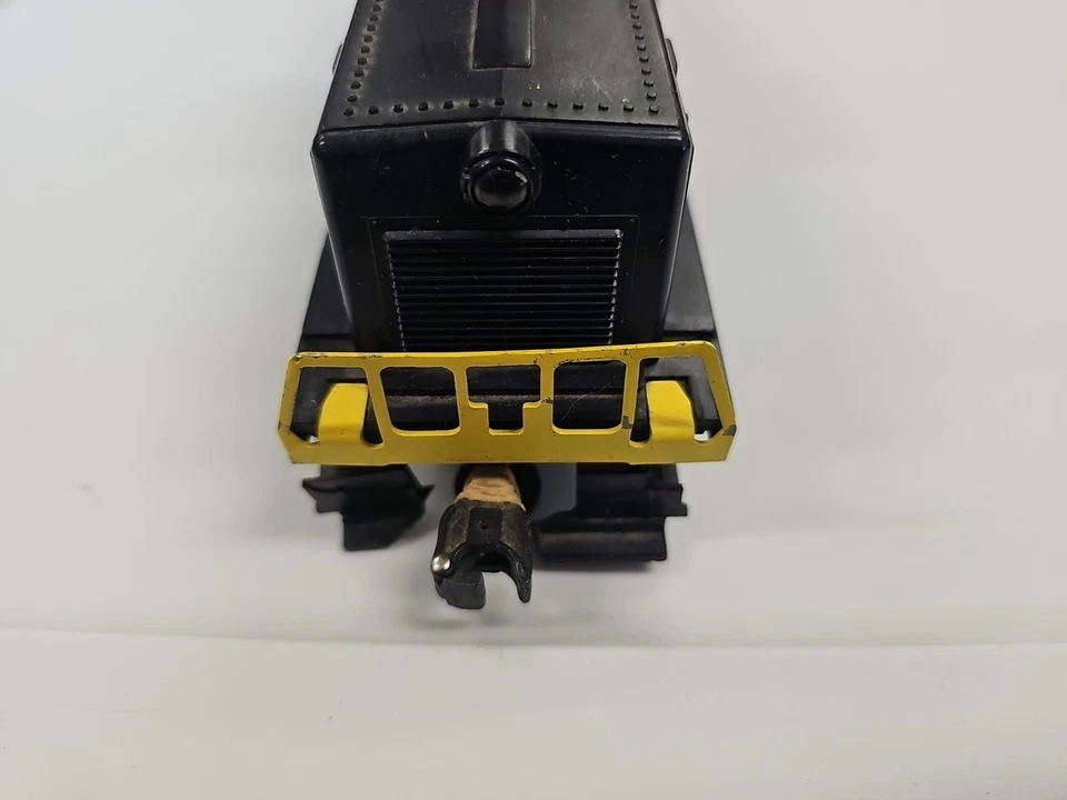 Lionel Postwar O Gauge 628 Northern Pacific 44-Ton Diesel Switcher  - Image 4 of 4