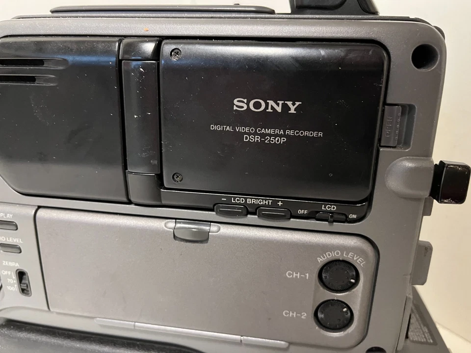 Sony DSR-250P DVCAM Digital Video Camera Recorder Parts Donor Used Condition - Image 2 of 4