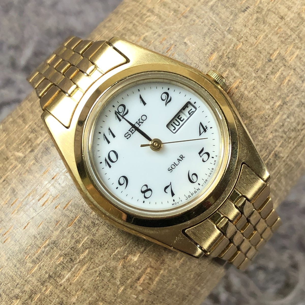 Seiko Women V138-0AA0 Dress Gold Tone Solar 25mm Watch 6 1/4