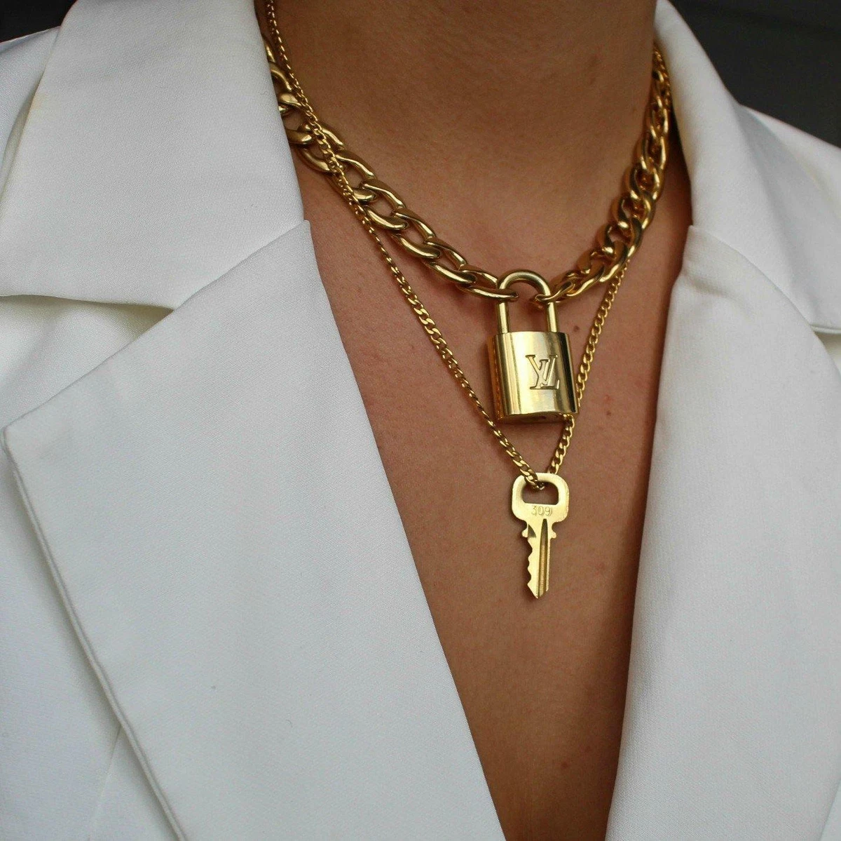 Louis vuitton shop chain pendant