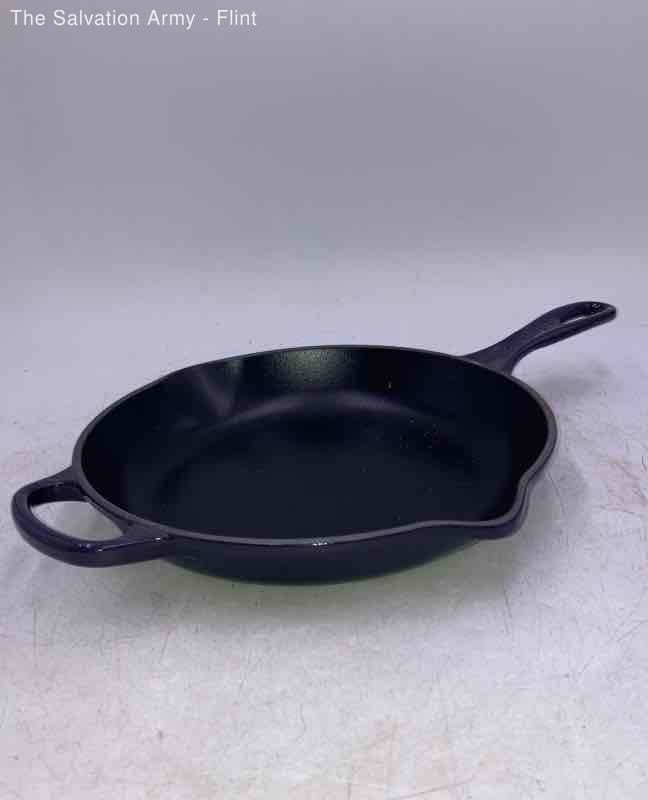 Le Creuset Dark Purple Cast Iron Enameled Cookware 26 In Skillet With Two Handle