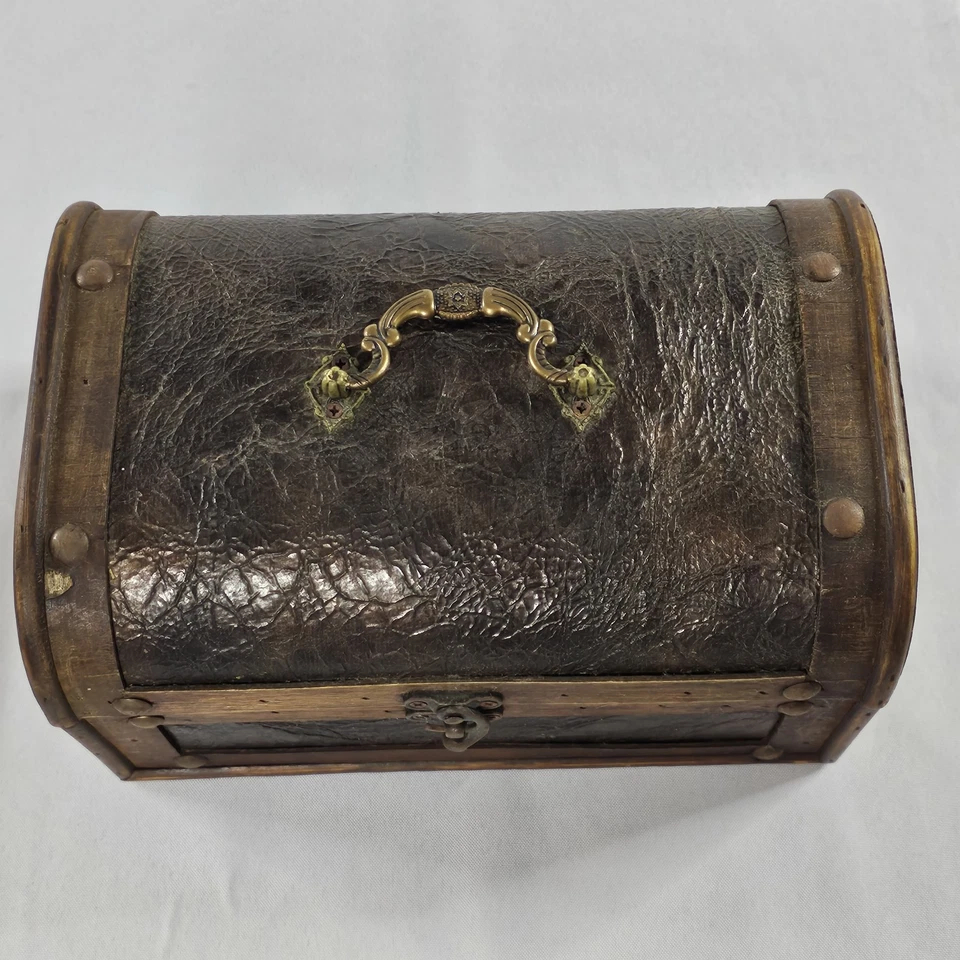 Vintage Miniature Treasure Chest Storage Case 9” x 6” x 5” Antique Looking READ⬇ - Image 2 of 4