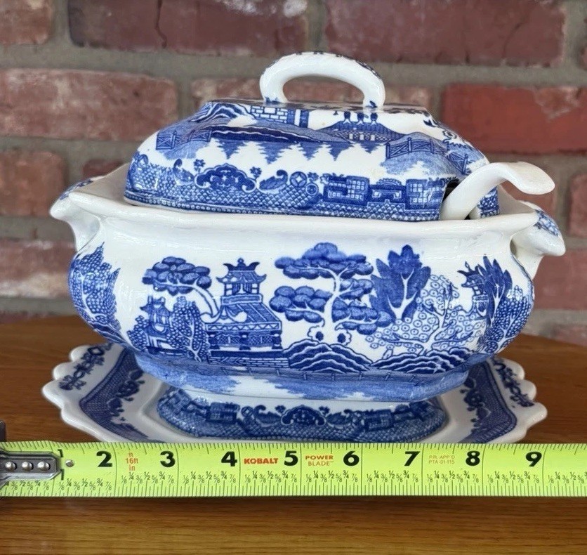 Antique Blue Willow Covered Sauce Tureen &Amp; Ladle And Plate