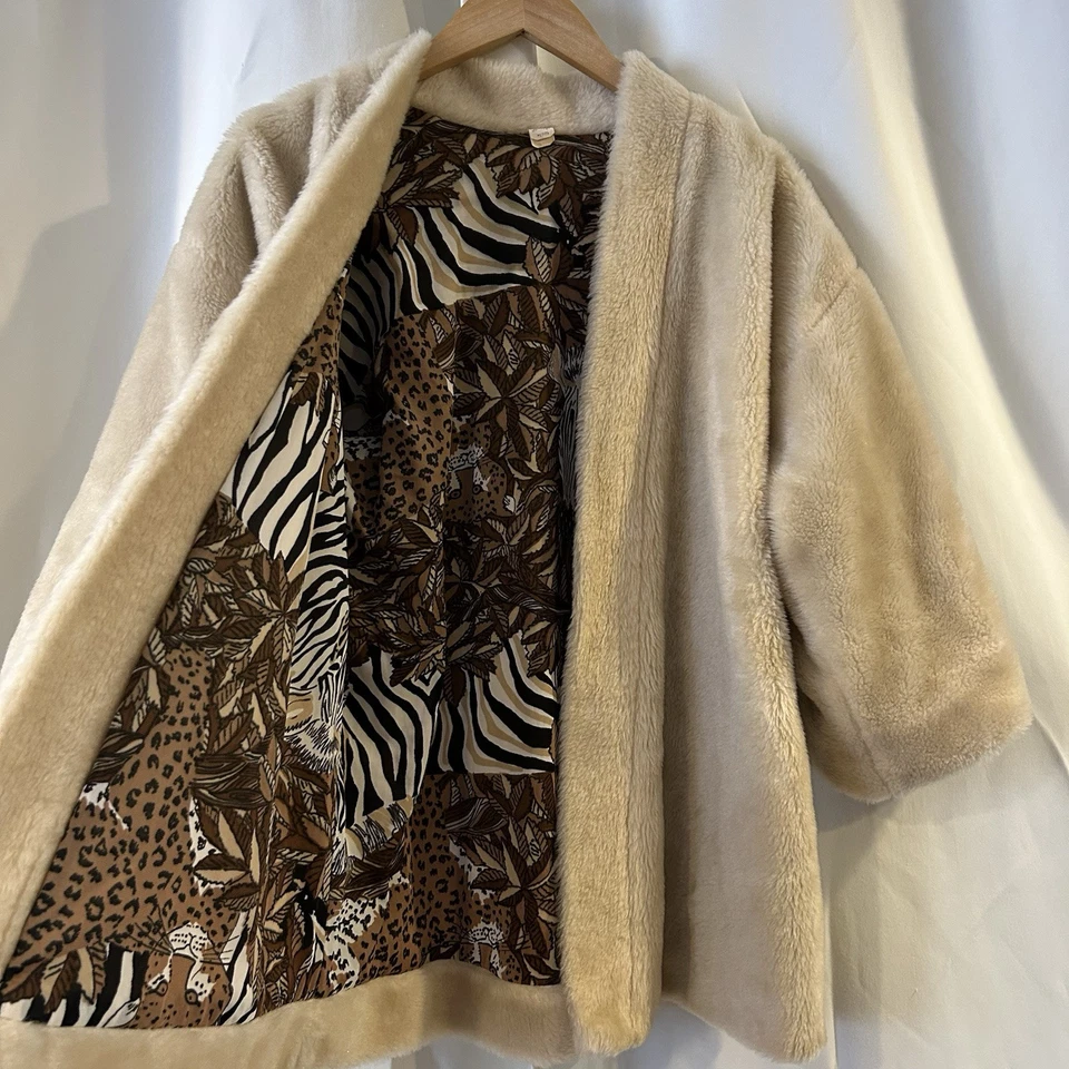 Abrigo de piel sintética vintage para mujer forrado satinado hecho en unión mafia esposa discoteca Foto 3 de 4