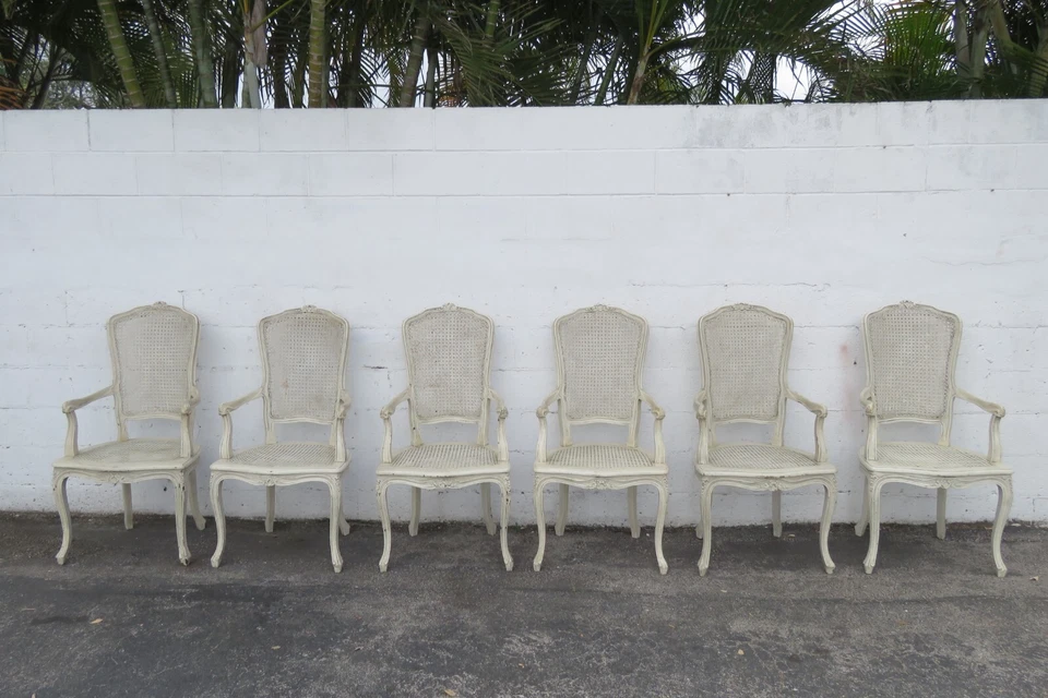 Juego de seis sillas de comedor francesas Shabby Chic talladas pintadas en caña 5818 Foto 3 de 4