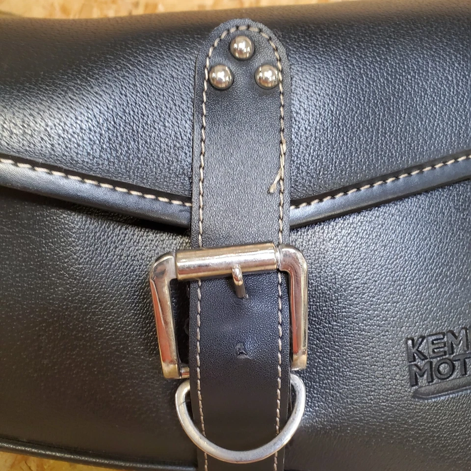 Bolsa de herramientas negra universal Harley HDBAG069L con hebilla única KEMI MOTO Foto 3 de 4