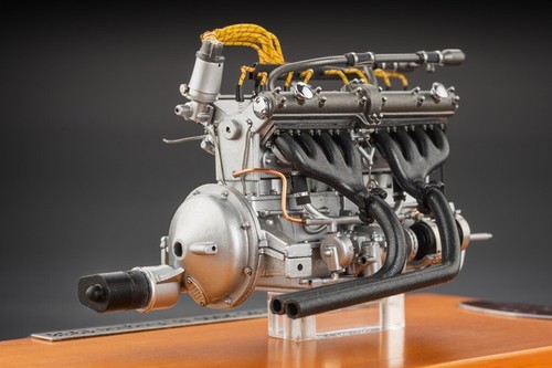 CMC Alfa Romeo 8C 2900 B, Engine 1/18. M-131 - Foto 5 di 5