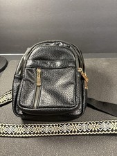 Crossbody/Sling Bag Purse Black Adjustable Straps Multiple Zipper Compartments