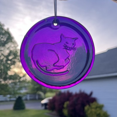 Vintage BLENKO Black Amethyst Glass Suncatcher RECLINING CAT 3.75'' Round RARE