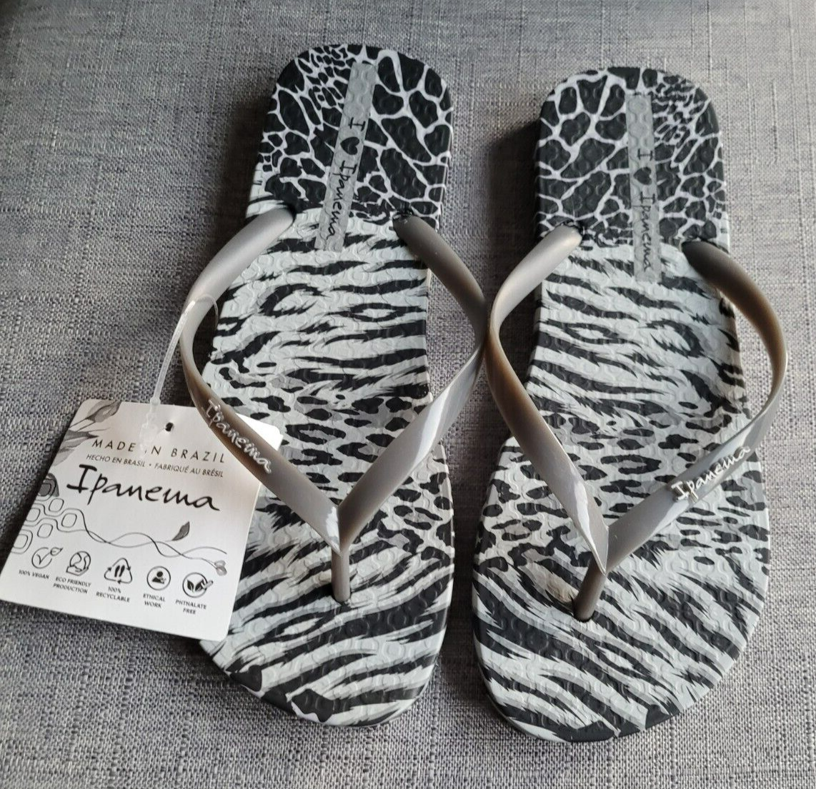 Ipanema Women's Black&Grey Animal Print Flip Flops Toe Post