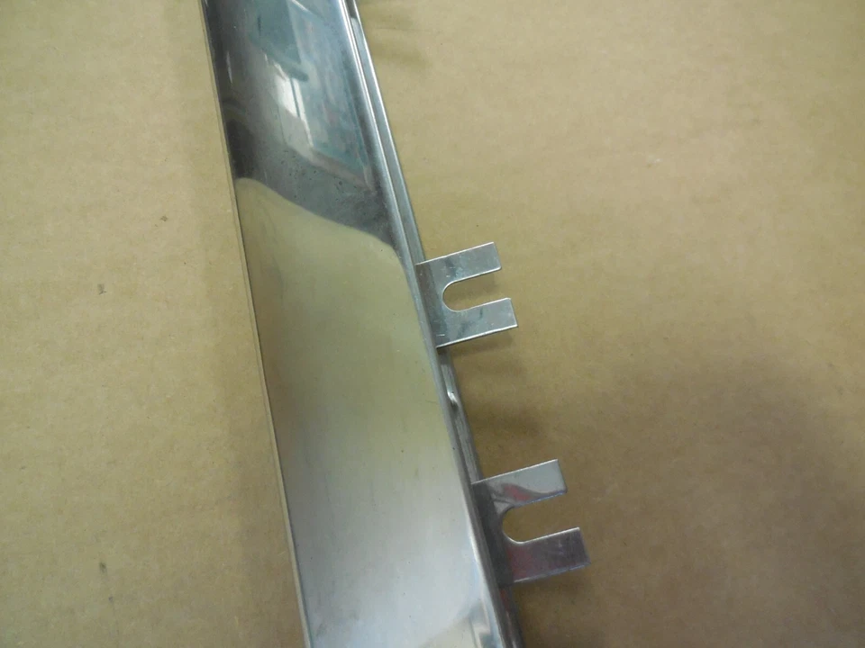 Ford Country Squire Ranch Wagon 1965 1966 moldura de ventana trasera exterior superior Foto 2 de 3