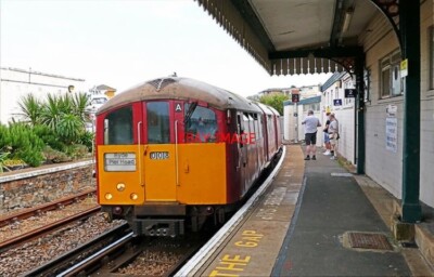 FOTO (6) EX LONDON TRANSPORT NORTHERN LINE 1938 TUBE STOCK A TWO-CAR TRAIN OF