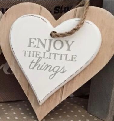 Doppelherz-Plakette ''Enjoy the Little Things'' aus Holz zum Aufhängen