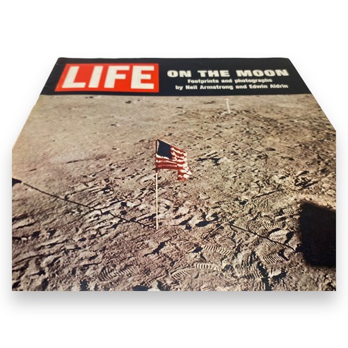 August 8 1969 - LIFE Magazine - On The Moon - Photographs - Neil Armstrong - Foto 5 di 15