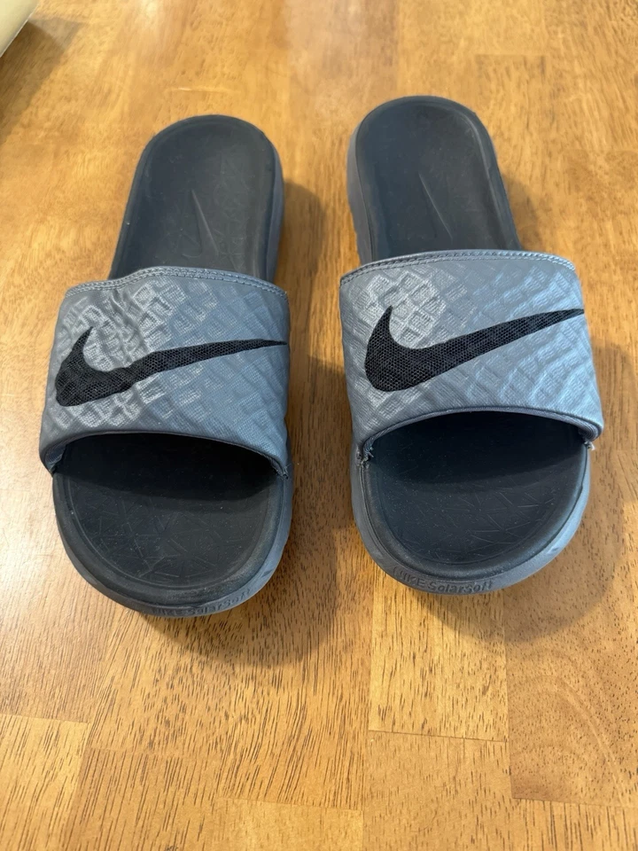 Sandalias Nike Benassi Solarsoft para hombre talla 8 gris negro 705474-090 Foto 2 de 4