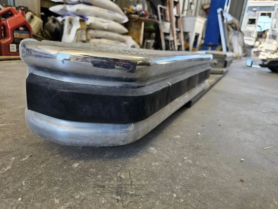 PARAGOLPES CROMADO ESCALÓN TRASERO FORD F250 1986 USADO enviado a Los Ángeles Foto 3 de 4