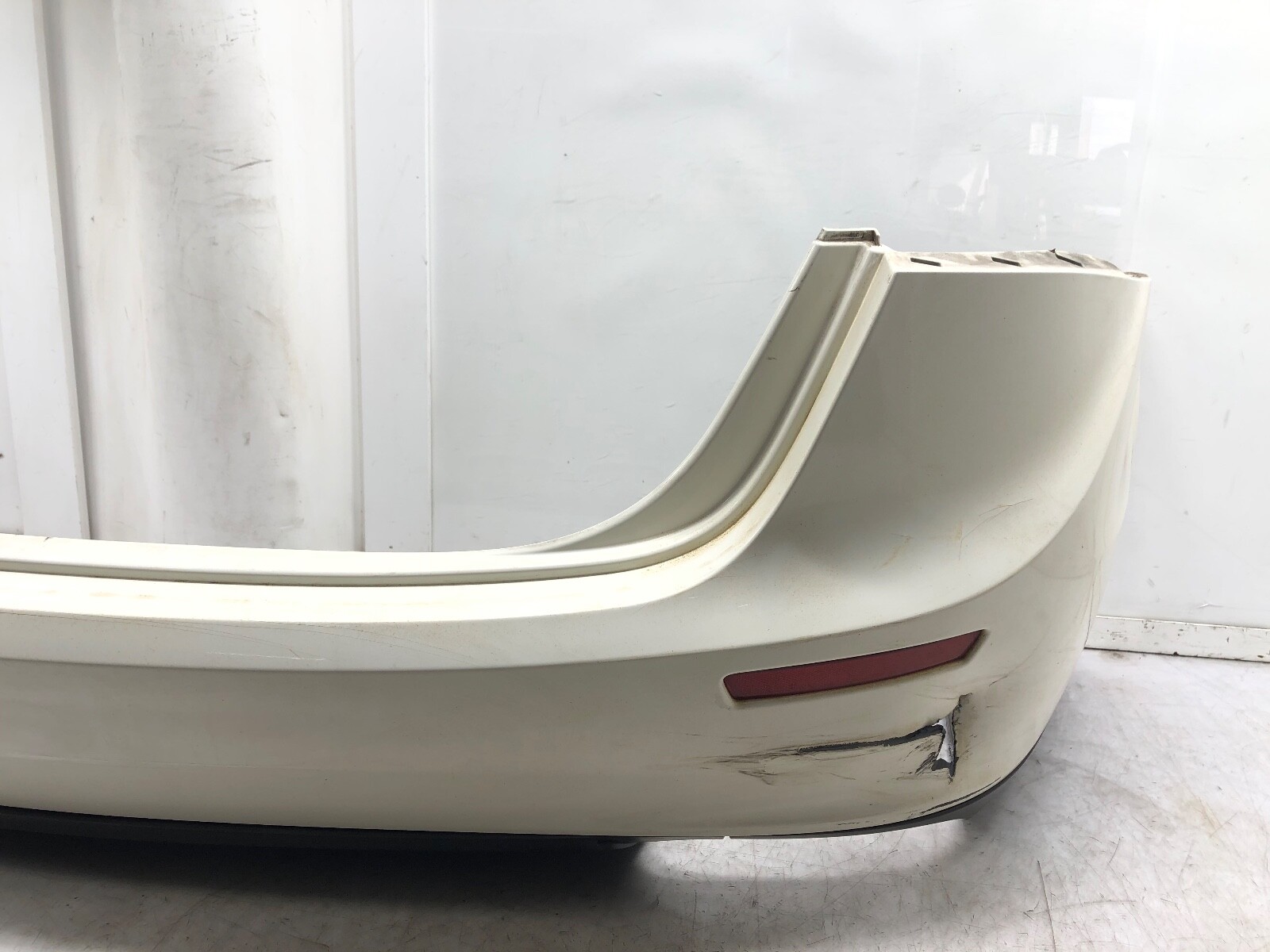 2014-2017 MASERATI GHIBLI REAR BUMPER COVER OEM BIANCO WHITE #DAMAGED.