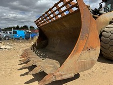 Volvo L330c loading shovel bucket