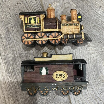 Home Towne Express  1998 Edition Train Engine JC Penny Christmas Village + extra