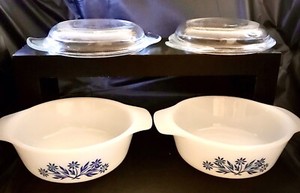 Set of 2 vintage Anchor Hocking  single serve casserole dishes with lids