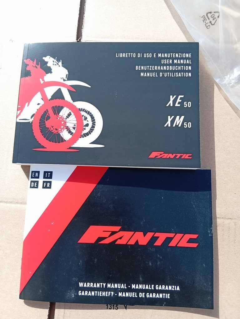 Manuel Fantic 50 XE XM livret de bord pour préparer l'hivernage et l'entretien de sa moto