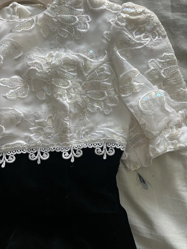 Vintage Jessica McClintock Girls Sz 10 Black Velvet Dress with White Sequin Top - Image 3 of 4