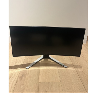 Alienware Curved Gaming Monitor NVIDIA G-SYNC Ultimate White Black