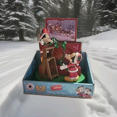 Disney Mickey & Minnie Mouse Animated & Musical Lighted Fireplace Christmas Ruz