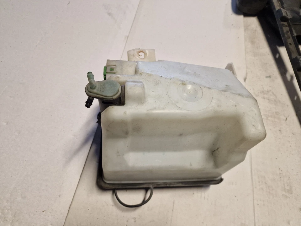 2003-06 NAVIGATOR Ford F150 Expedition Wiper Water Reservoir Expansion TANK - Imagem 3 de 4