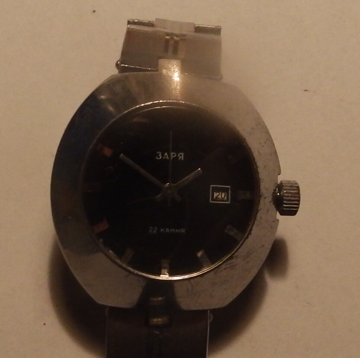 Vintage russian wristwatch ZARJA date very preserved