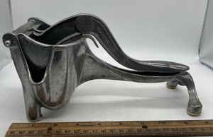 Wearever Aluminum Hand Press Citrus Juicer Patented 1950 Trademarked Tabletop