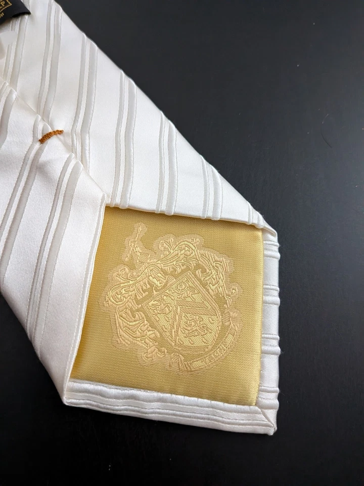 Gravata Donald J. Trump Signature Collection listra texturizada marfim 60" seda - Imagem 3 de 4