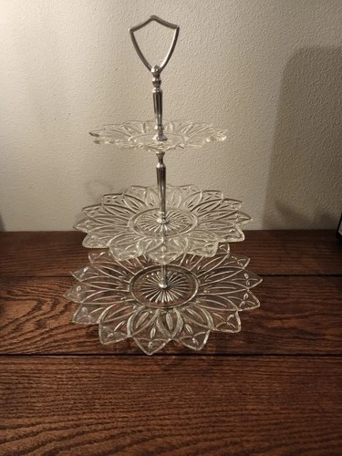 VINTAGE FEDERAL PETAL GLASS SPARKLING 3 TIERED GLASS STAND 15 X 12"