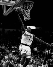 Tim Hardaway of the Golden State Warriors shoots the ball circa 1991 Old Photo