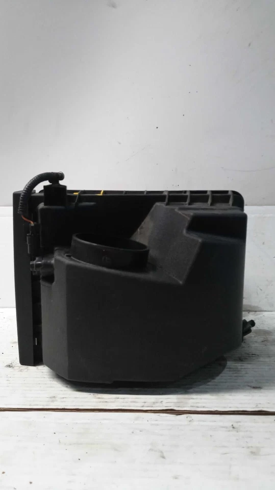 2018 KIA SORENTO 3.3L Air Cleaner Assembly OEM 28110C6200 Used 114K Miles - Image 3 of 4