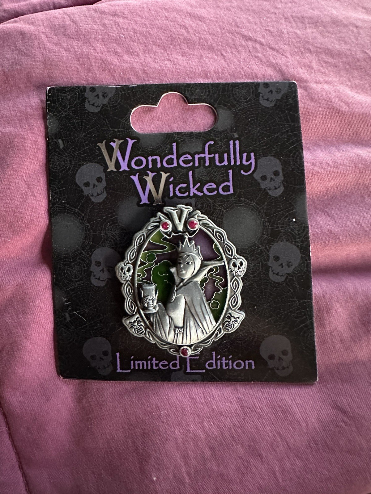Wonderfully Wicked Collection Evil Queen Snow White LE 3000 Pin