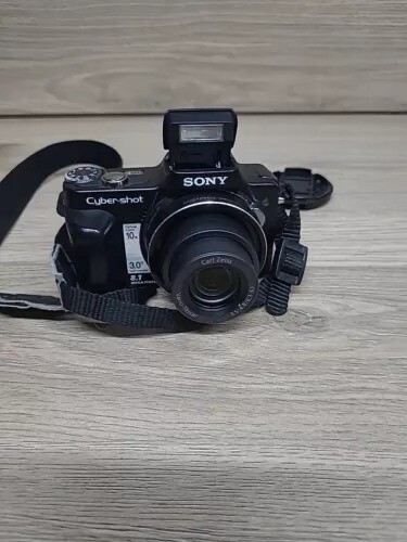 Sony Cyber-shot DSC-H10 8.1MP 10x Optical Zoom Digital Camera