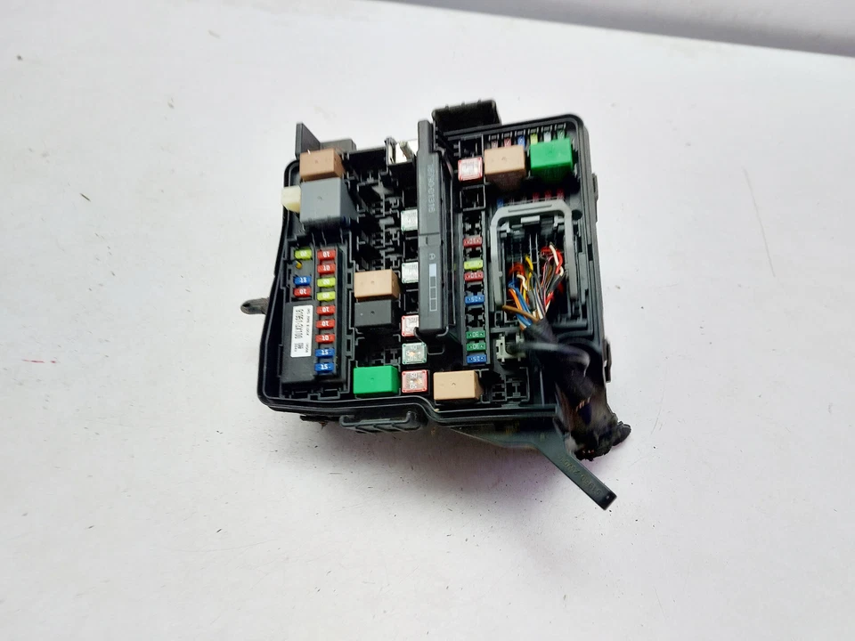 KIA SORENTO MK2 XM 2.2 DIESEL FUSE RELAY BOX 2014 91240-2P023 - Image 2 of 4