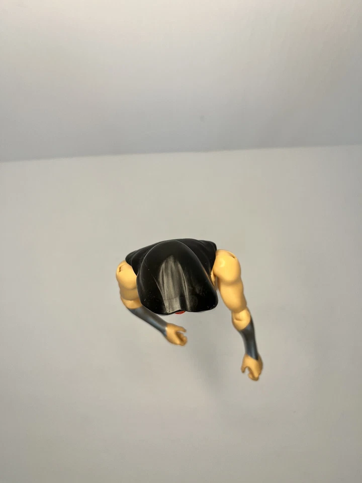 Figura de acción Wonder Woman DC Comics de Mattel ajustable posable Foto 2 de 4