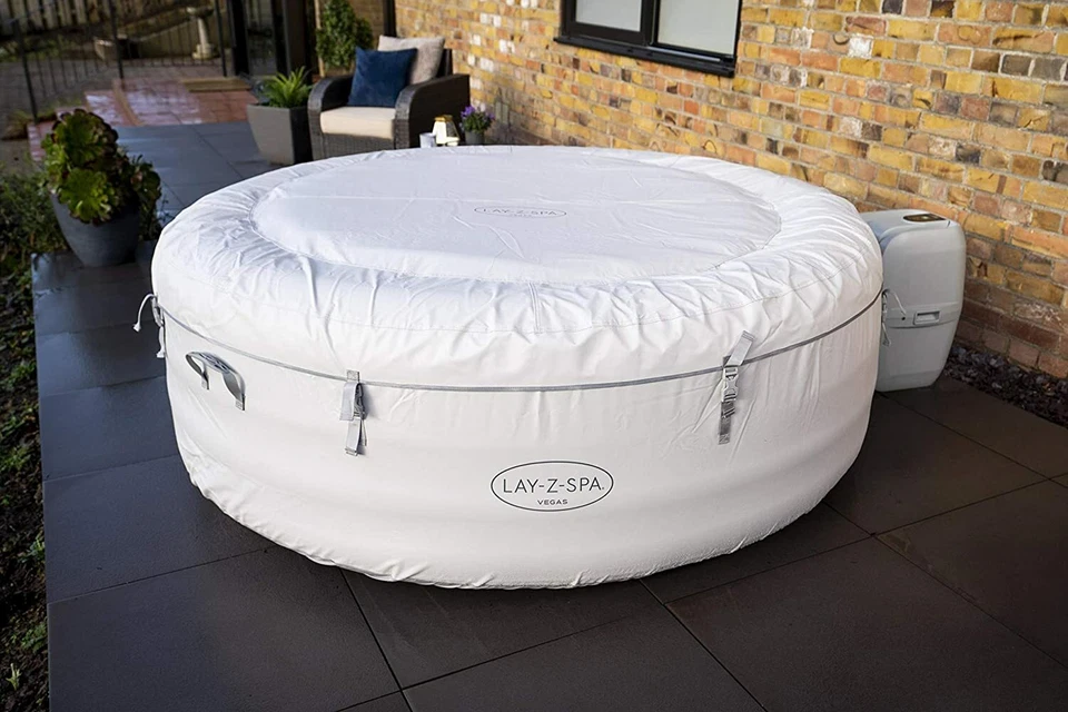 Lay-Z-Spa Vegas Hot Tub 140 AirJet Inflatable Spa with Freeze Shield 5-6 Person - Image 4 of 4