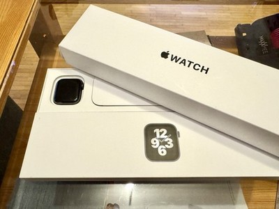 Apple Watch SE 2020 Space Grau, Schwarz Sportband OVP