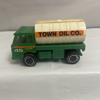 1988 Remco Green & White Town Oil Co. Truck #45 4.5  Long