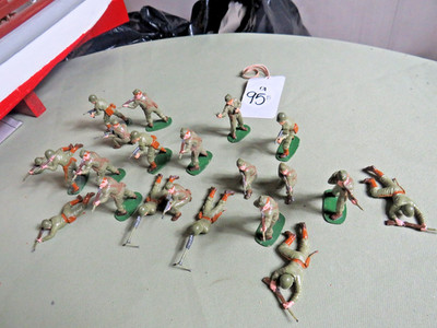VINTAGE WWII AIRFIX ? ALLIED 21 PLASTIC TOY ARMY SOLDIERS FIGHTING MEN LOT #95B