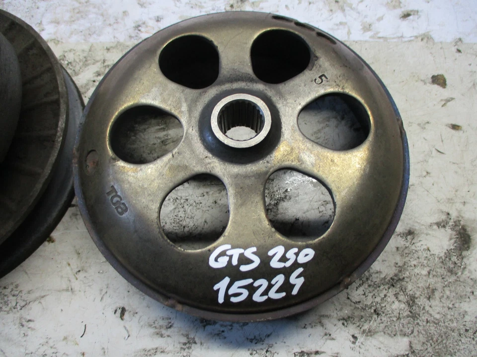 Frizione Posteriore Campana Gruppo Frizioni Vespa GTS 250 2005 2011 2012 Clutch - Immagine 3 di 4