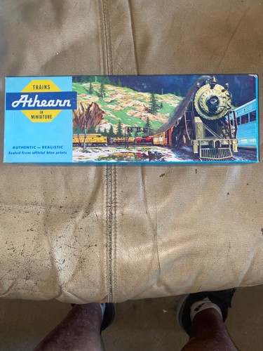HO Scale, Athearn #4627. GP50 Dummy. Undecorated - 第 1/3 張圖片