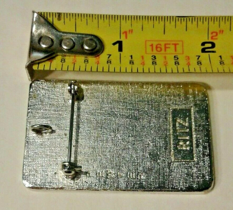 CHARLES OF THE RITZ AÑOS 70 Pin Cara Peltre Colgante Esmalte Negro Estilo Art Deco. Foto 4 de 4