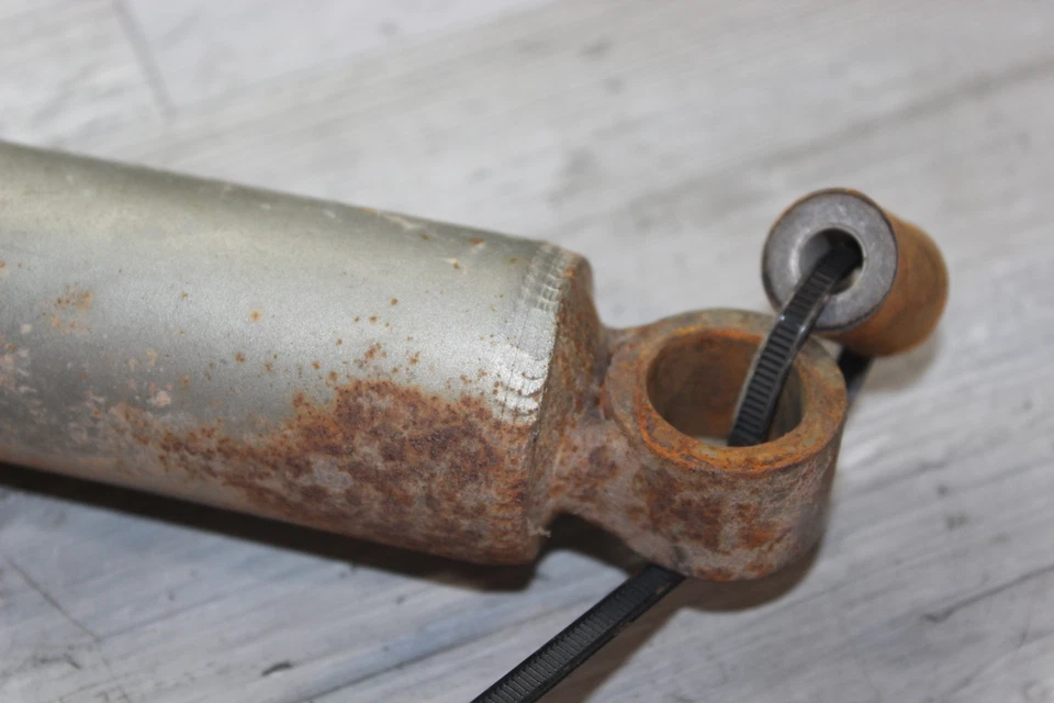 Amortiguador deportivo Ski-Doo Grand Touring 550f 2012 suspensión trasera pista Foto 2 de 4