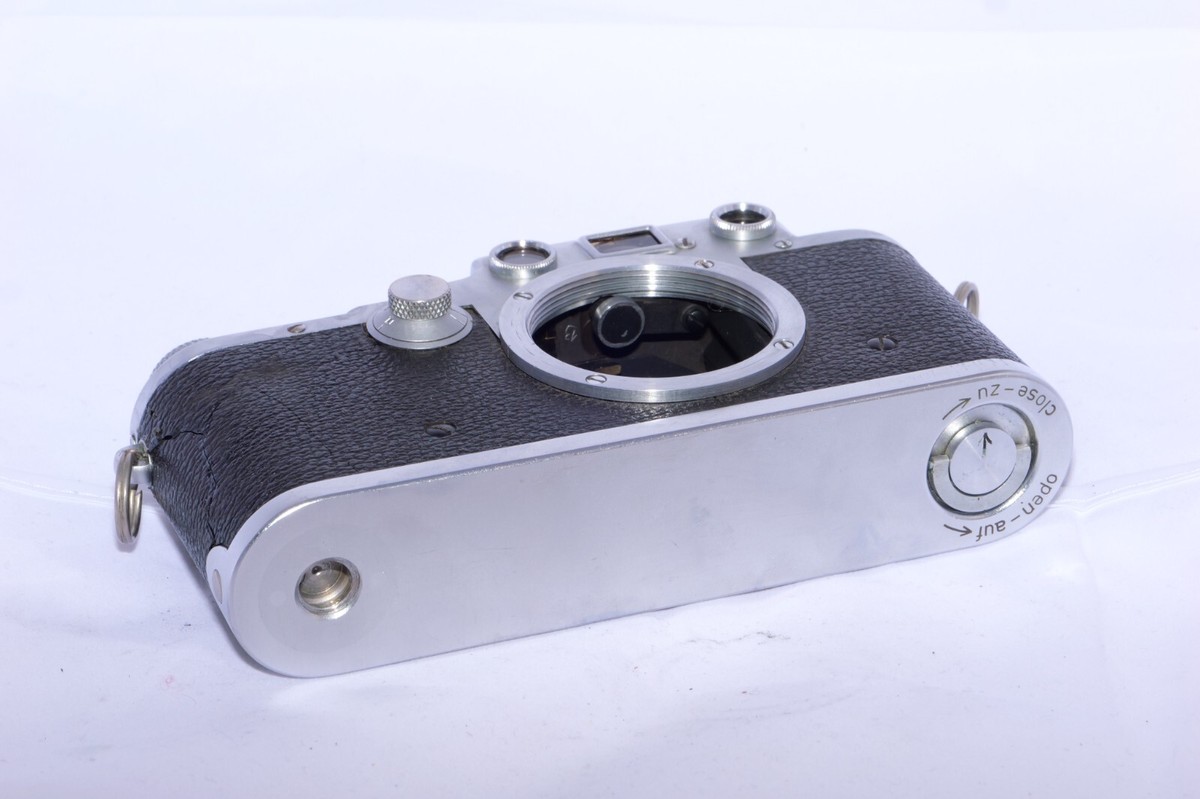 War Time Leica IIIC 35mm Film Rangefinder Camera. Circa. 1945. Cap